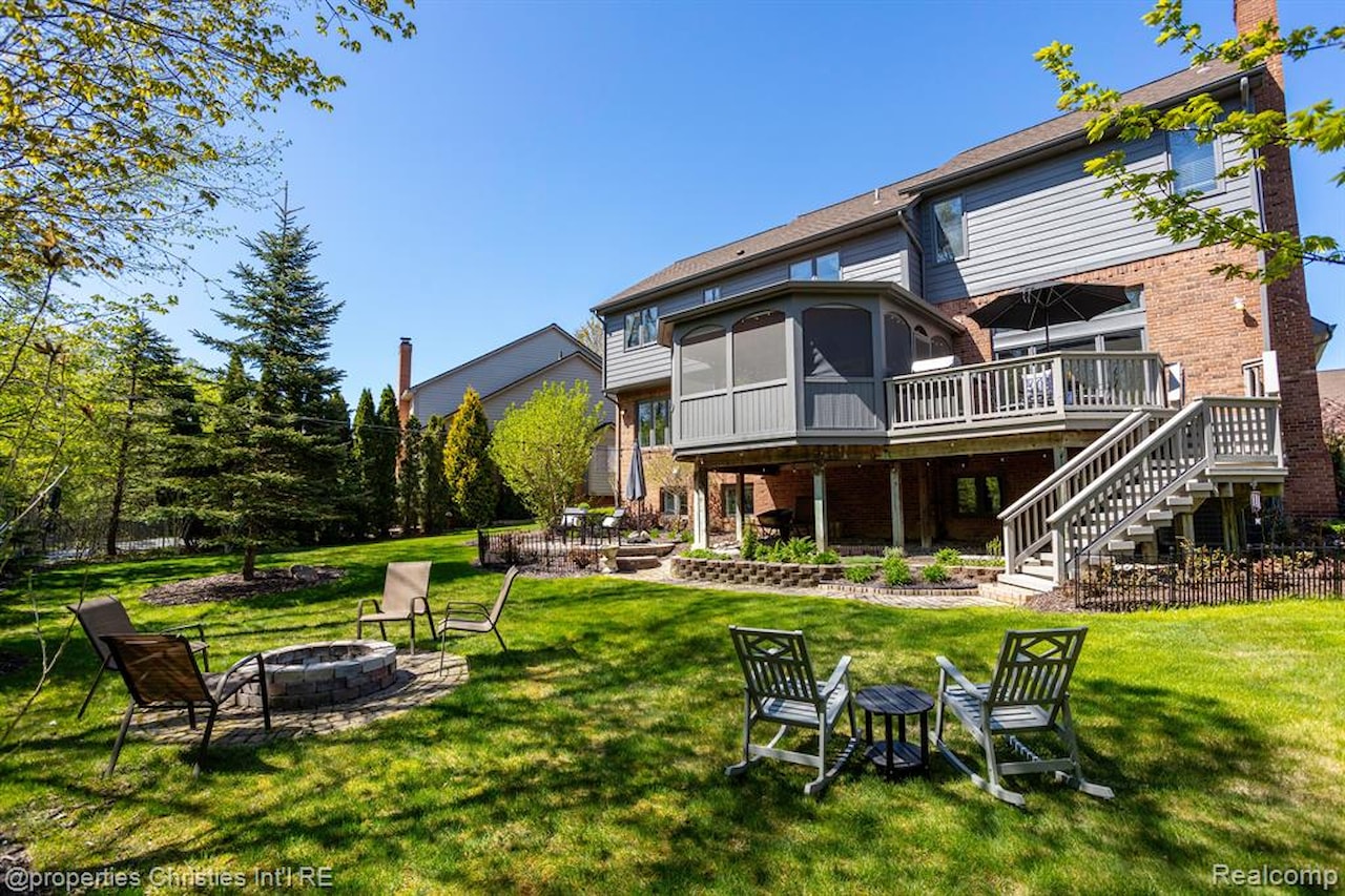 45571 Irvine Dr in Novi, MI Photo 48