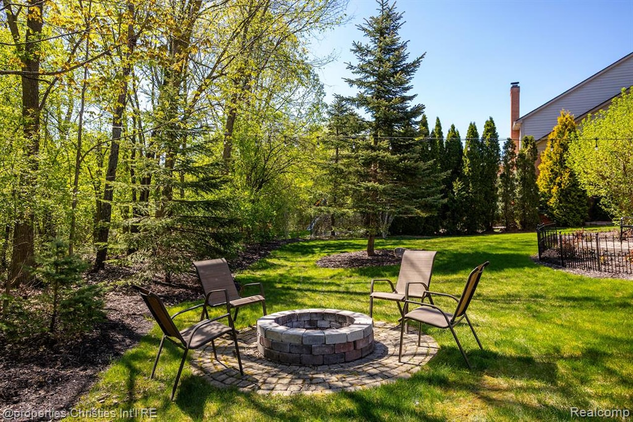45571 Irvine Dr in Novi, MI Photo 49