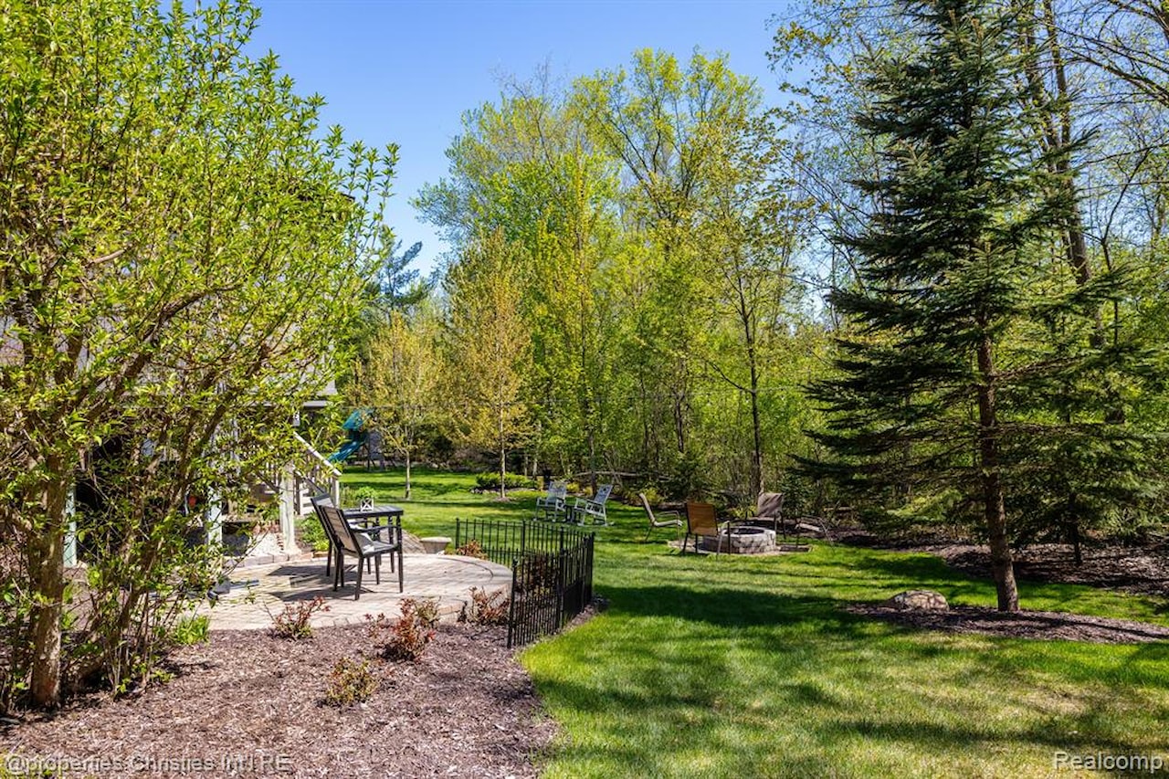 45571 Irvine Dr in Novi, MI Photo 52