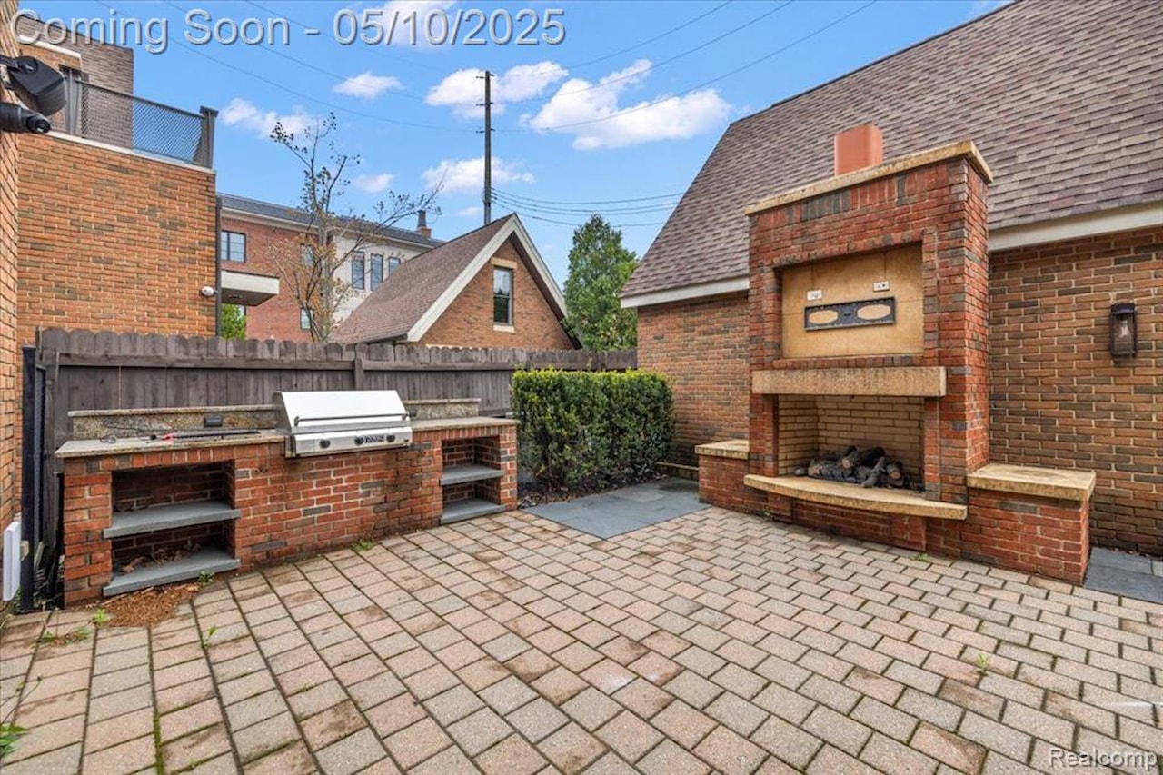 647 Ann St in Birmingham, MI Photo 6