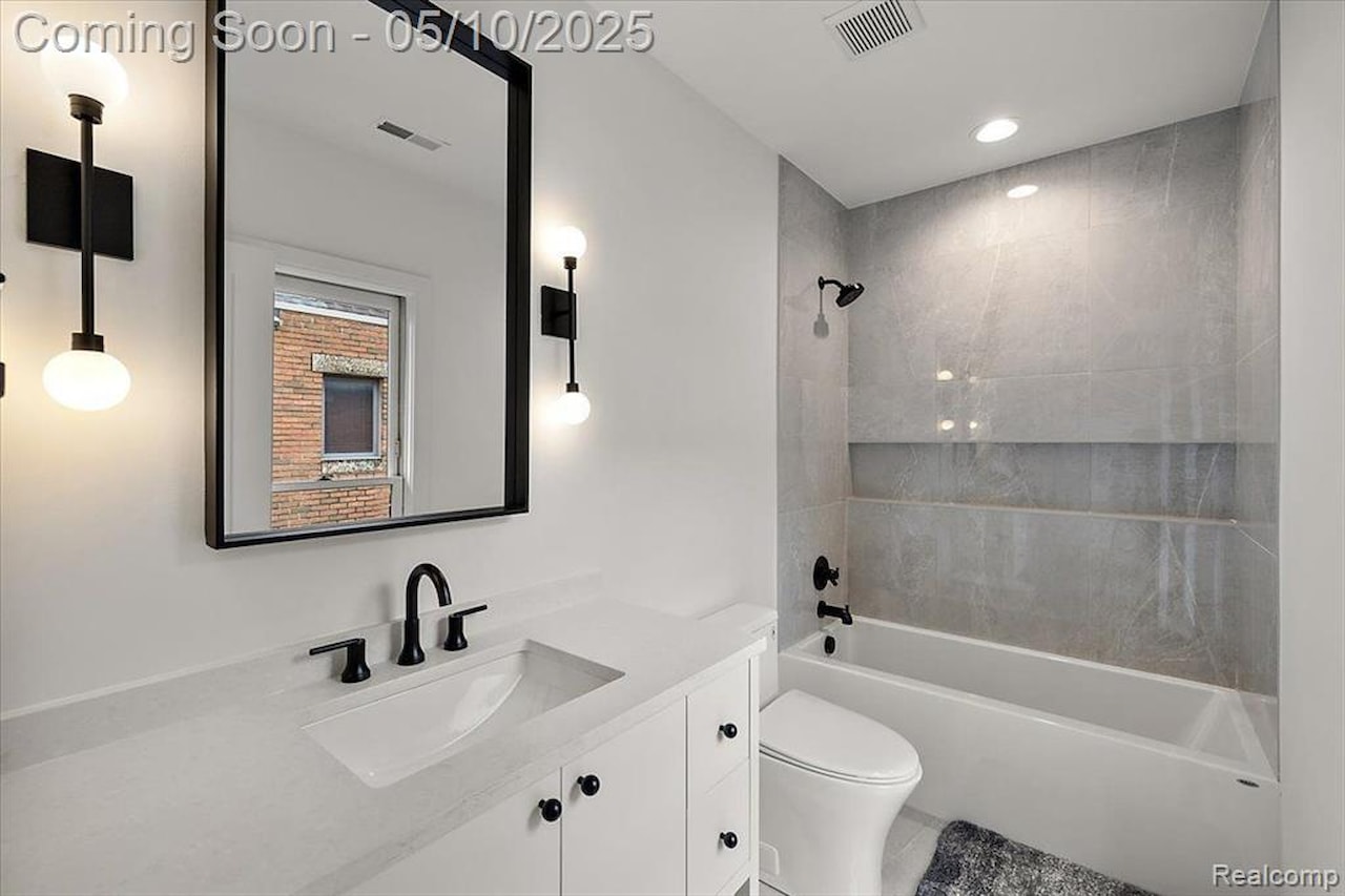 647 Ann St in Birmingham, MI Photo 45