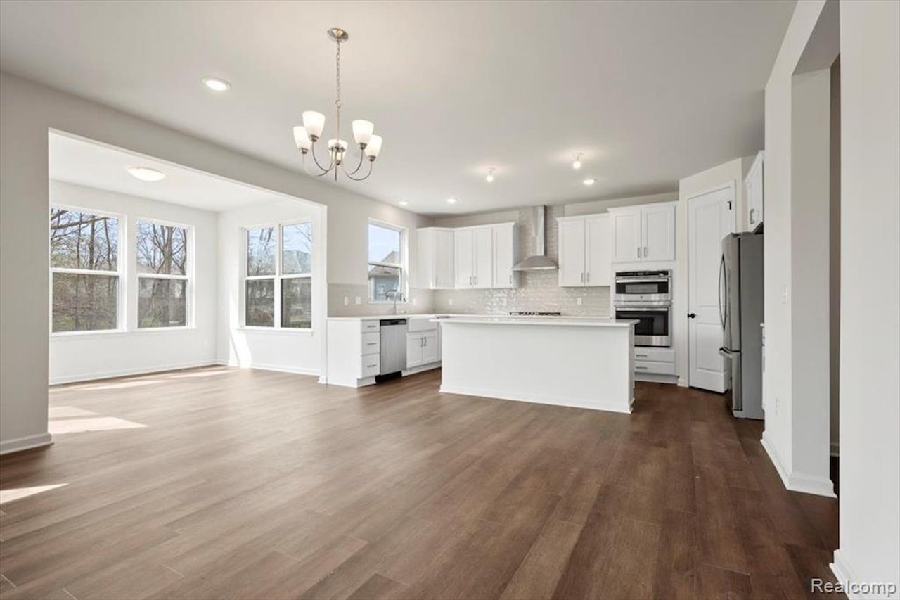 4897 Knollwood in Troy, MI Photo 8