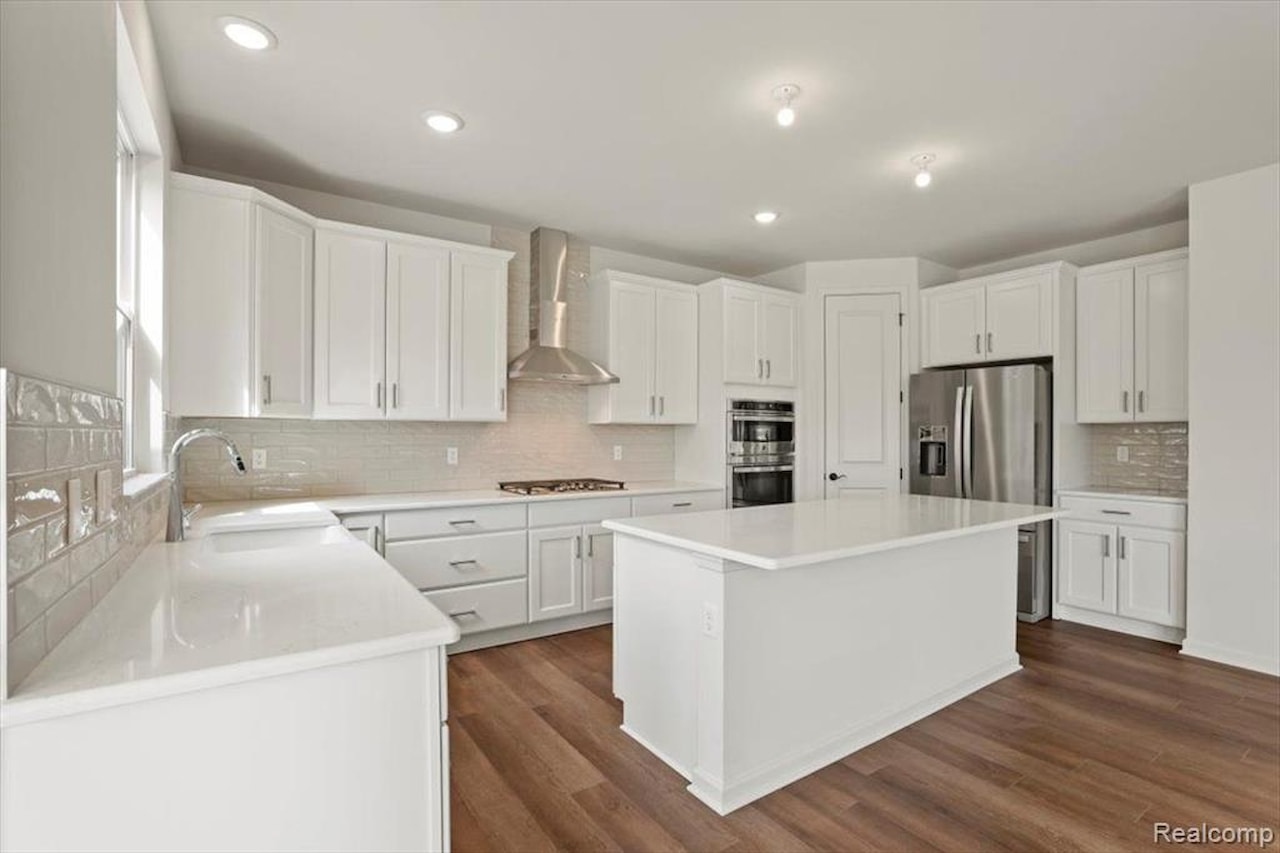 4897 Knollwood in Troy, MI Photo 9
