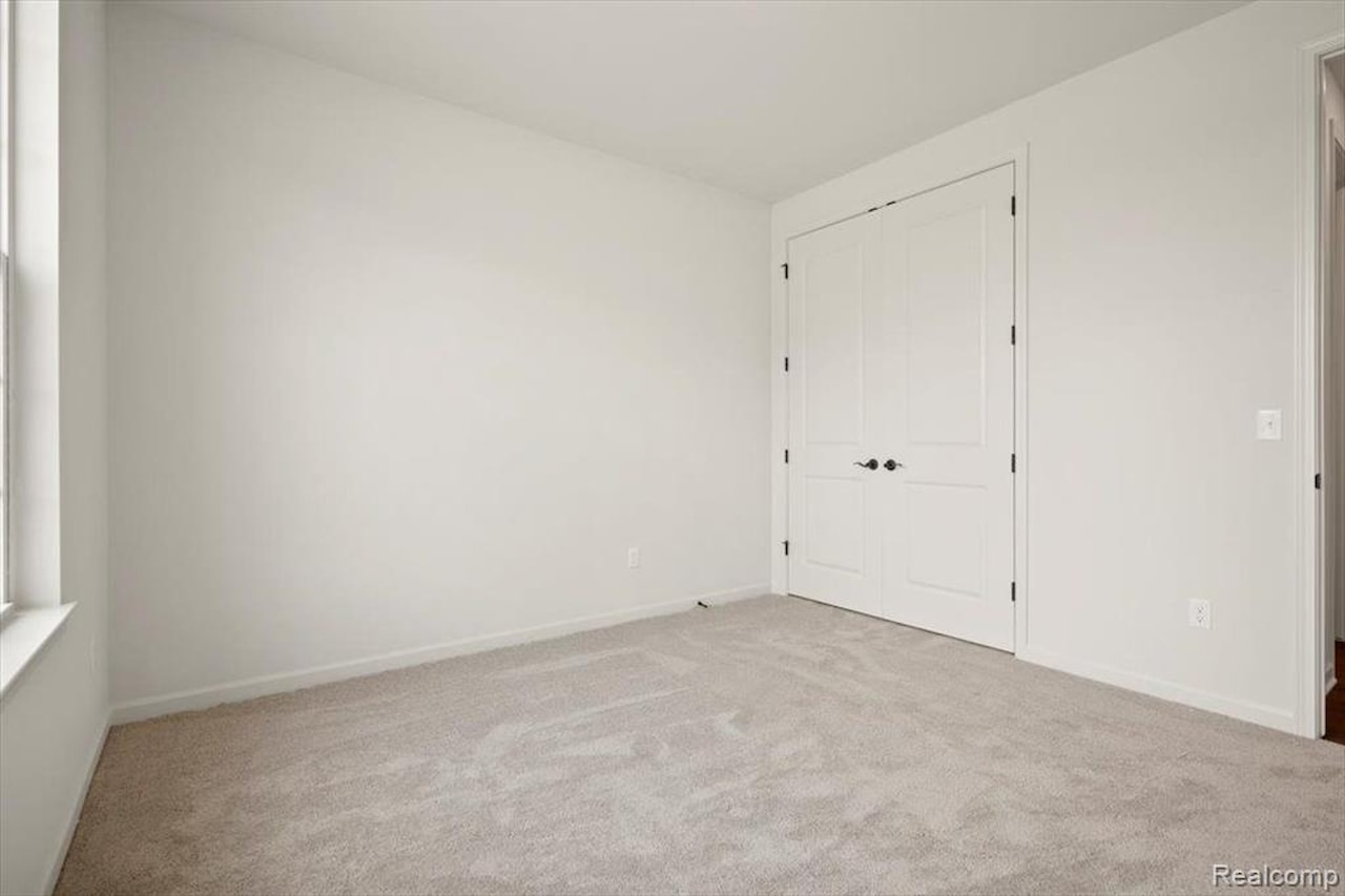 4897 Knollwood in Troy, MI Photo 22