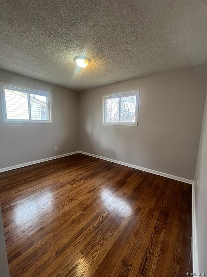 31124 Windsor St in Westland, MI Photo 12