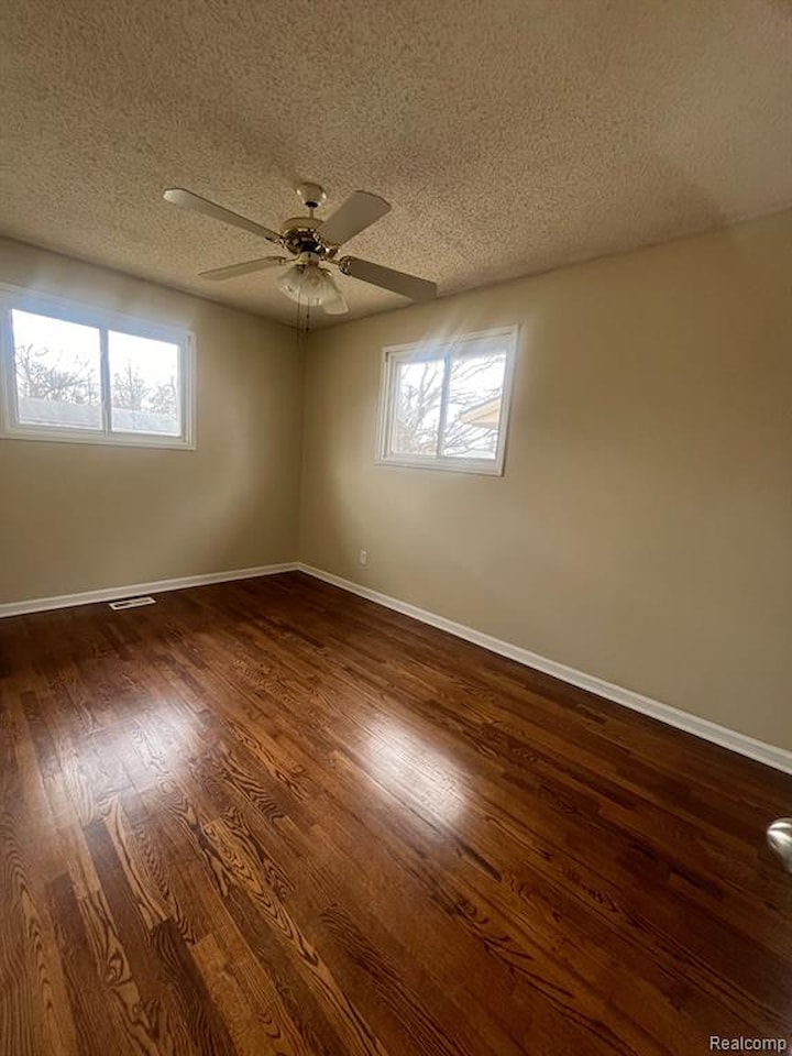 31124 Windsor St in Westland, MI Photo 15
