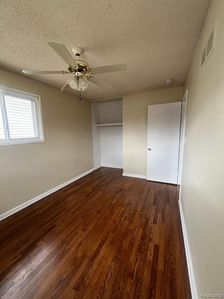 31124 Windsor St in Westland, MI Photo 16