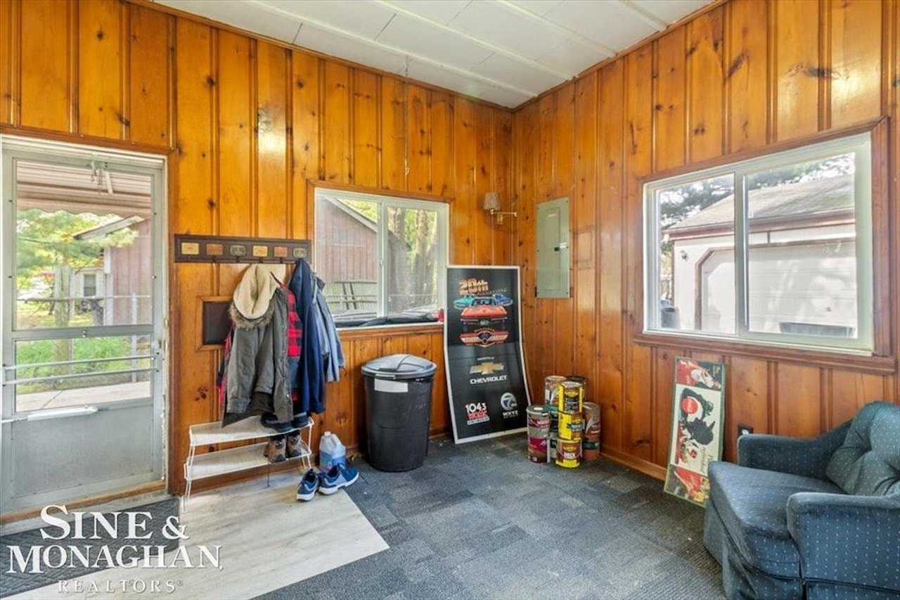 9013 Floral St in Livonia, MI Photo 15