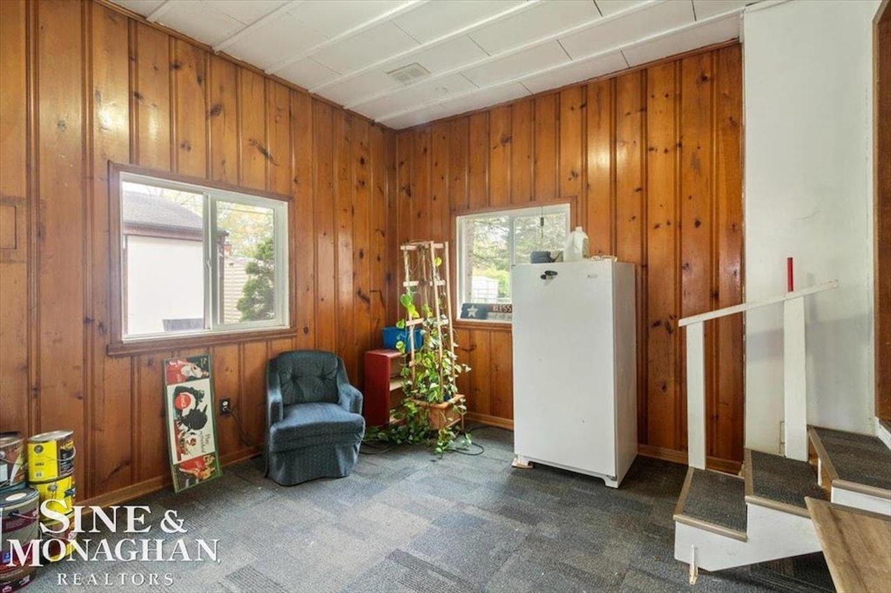 9013 Floral St in Livonia, MI Photo 16