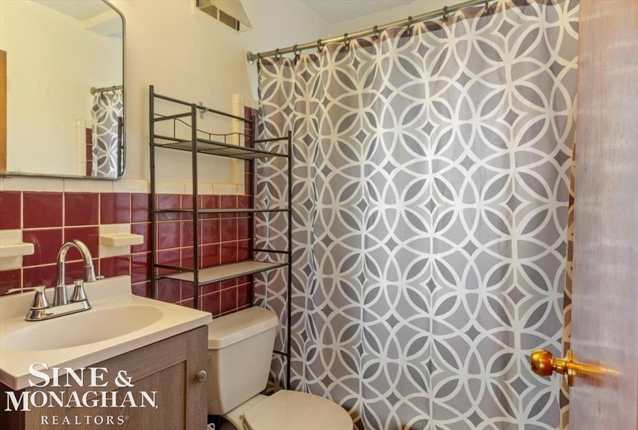9013 Floral St in Livonia, MI Photo 19