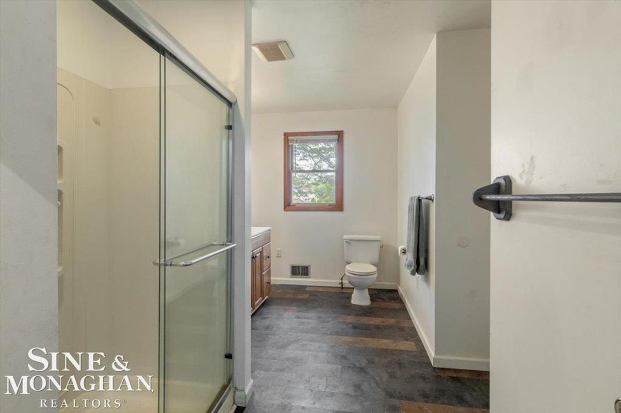 9013 Floral St in Livonia, MI Photo 22