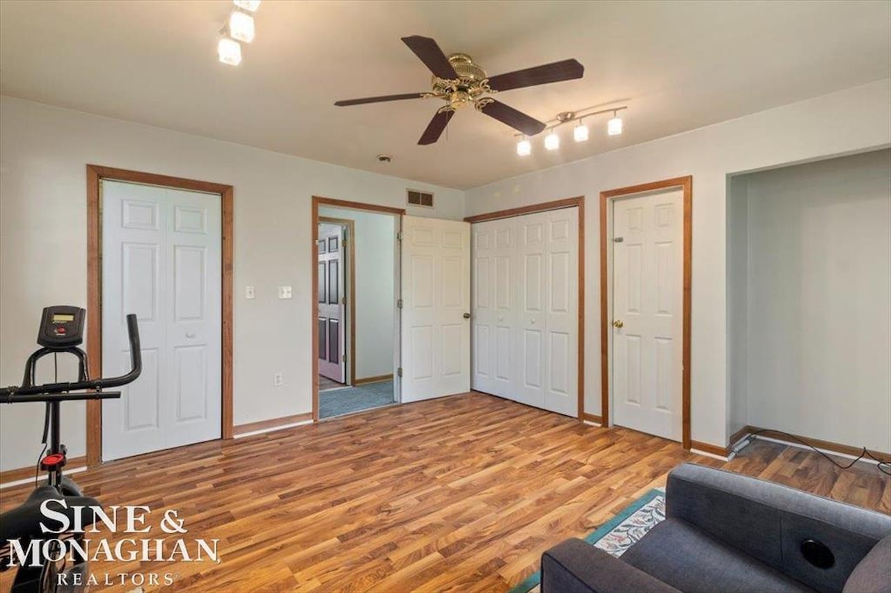 9013 Floral St in Livonia, MI Photo 25