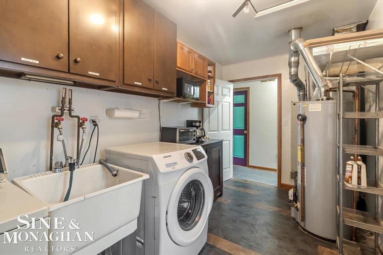 9013 Floral St in Livonia, MI Photo 26