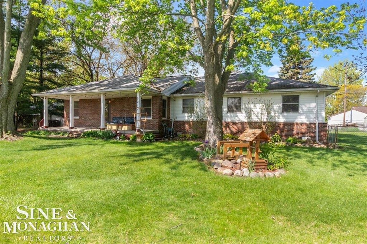 9013 Floral St in Livonia, MI Photo 27