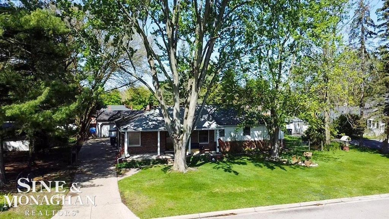 9013 Floral St in Livonia, MI Photo 32