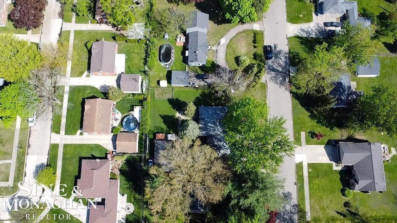 9013 Floral St in Livonia, MI Photo 33