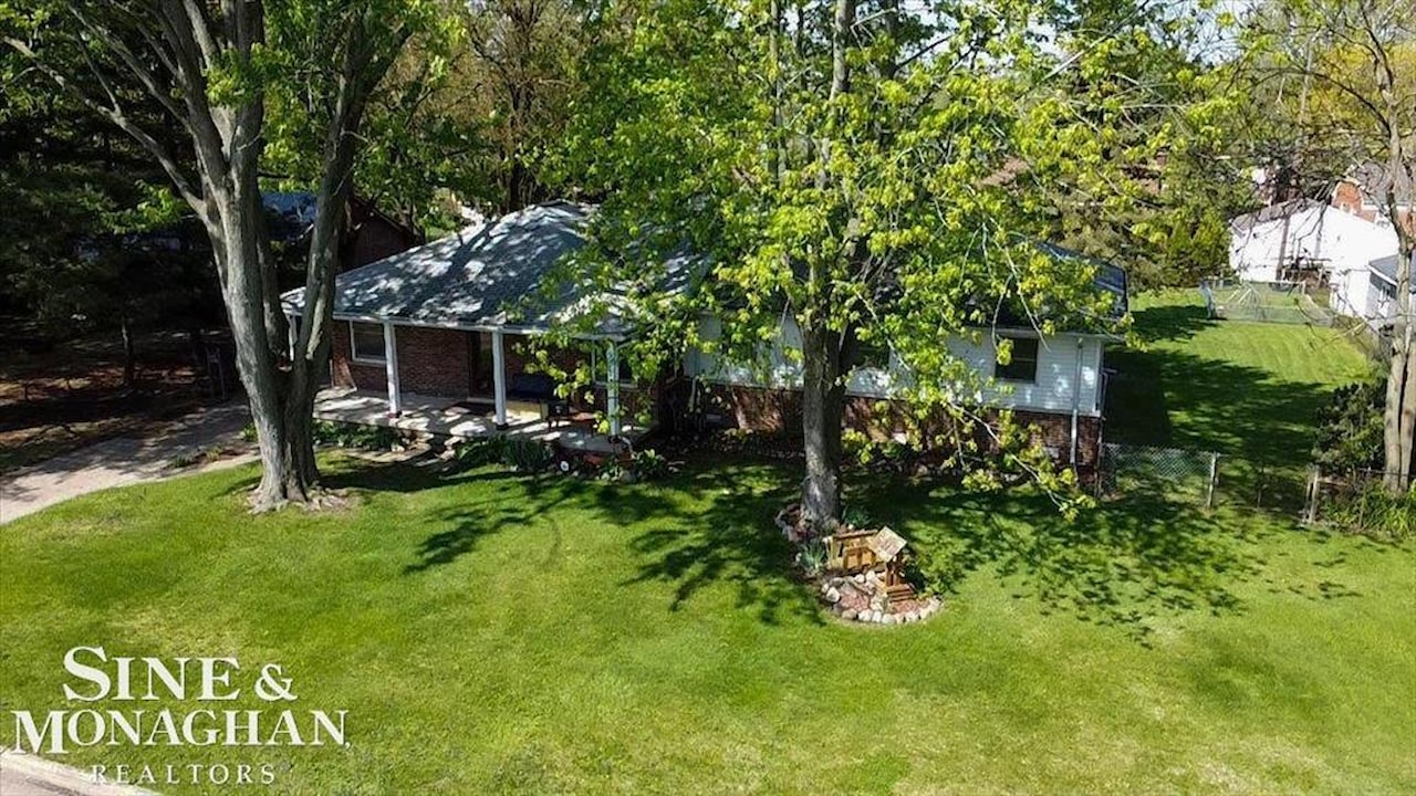 9013 Floral St in Livonia, MI Photo 36
