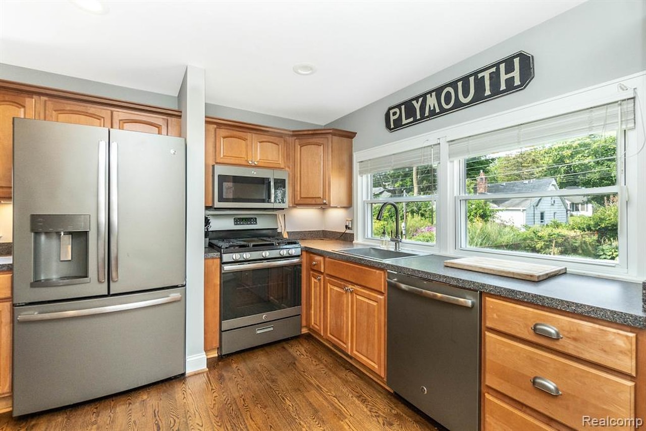 672 Jener Place in Plymouth, MI Photo 19