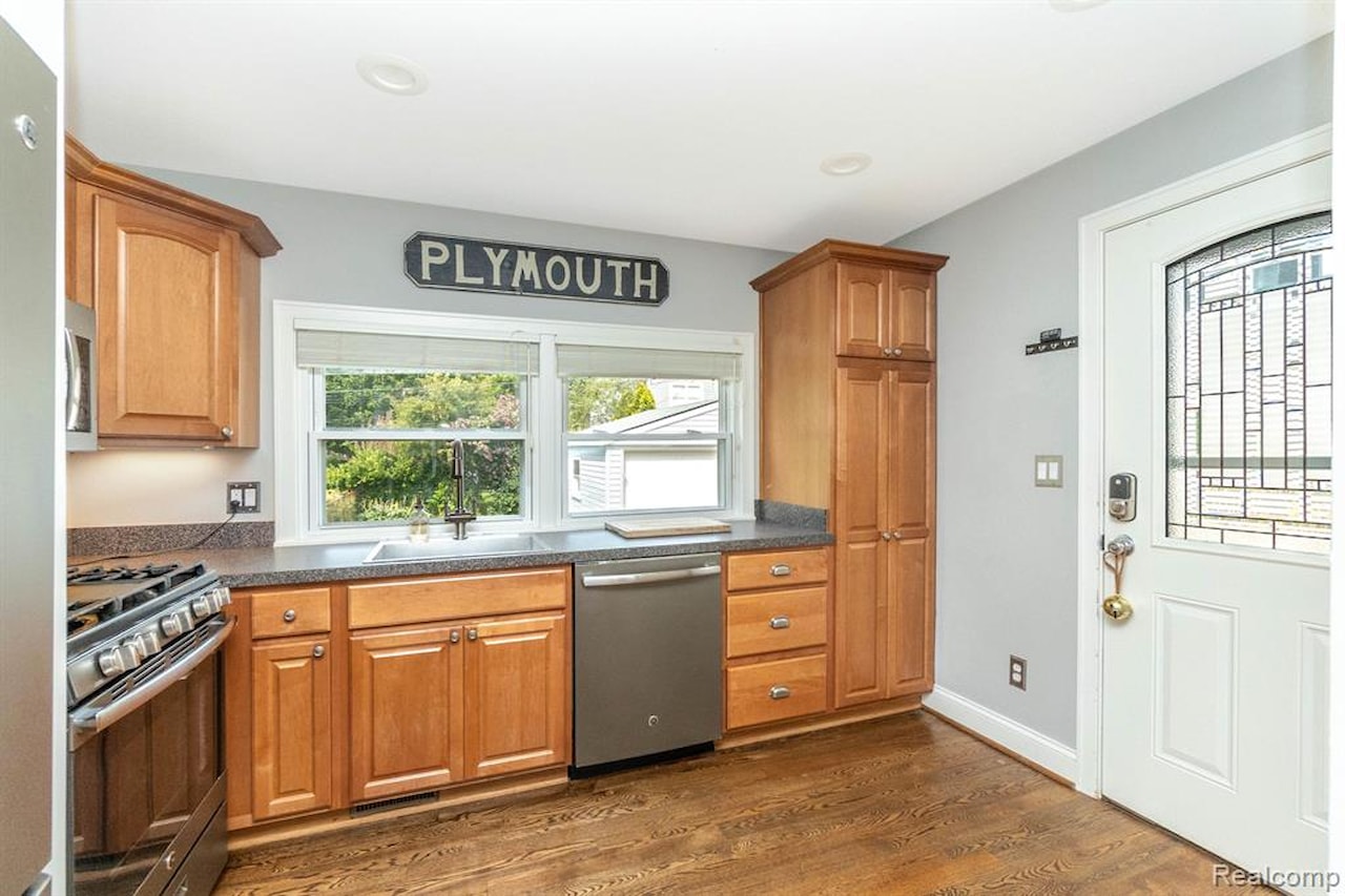 672 Jener Place in Plymouth, MI Photo 21