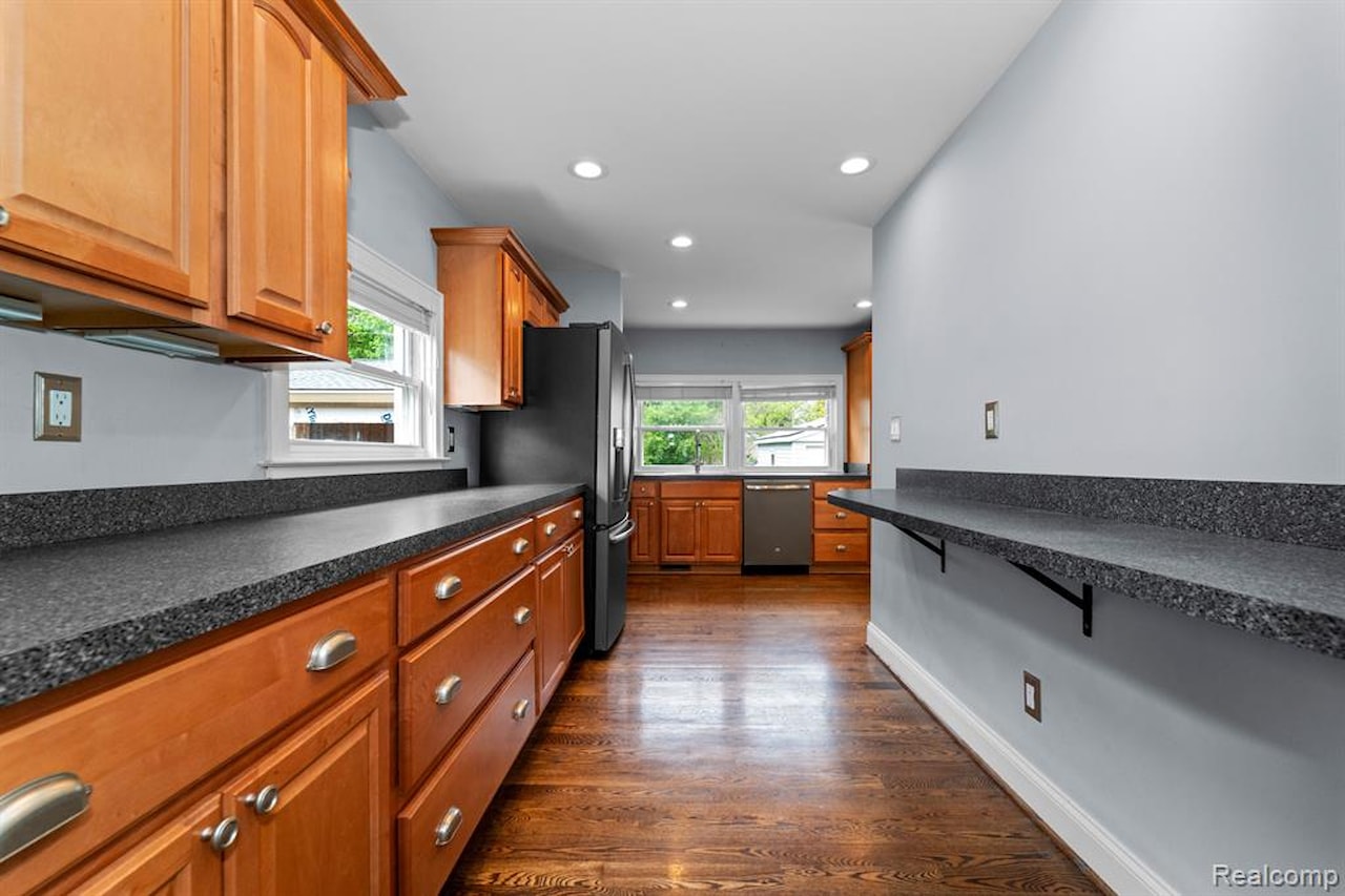 672 Jener Place in Plymouth, MI Photo 15