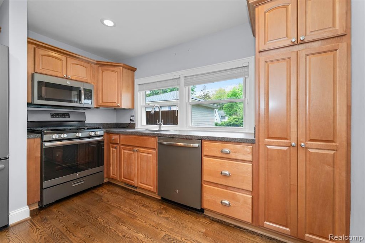 672 Jener Place in Plymouth, MI Photo 18