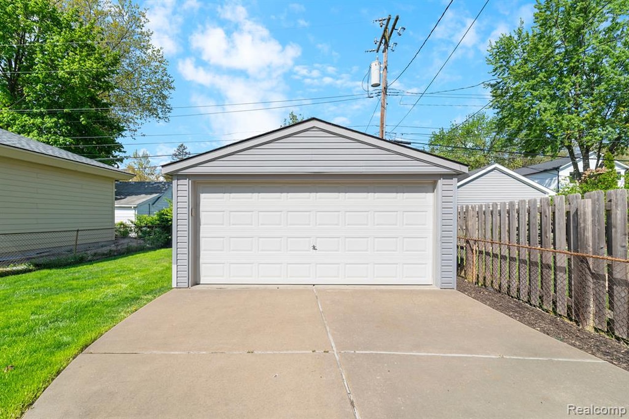 672 Jener Place in Plymouth, MI Photo 44