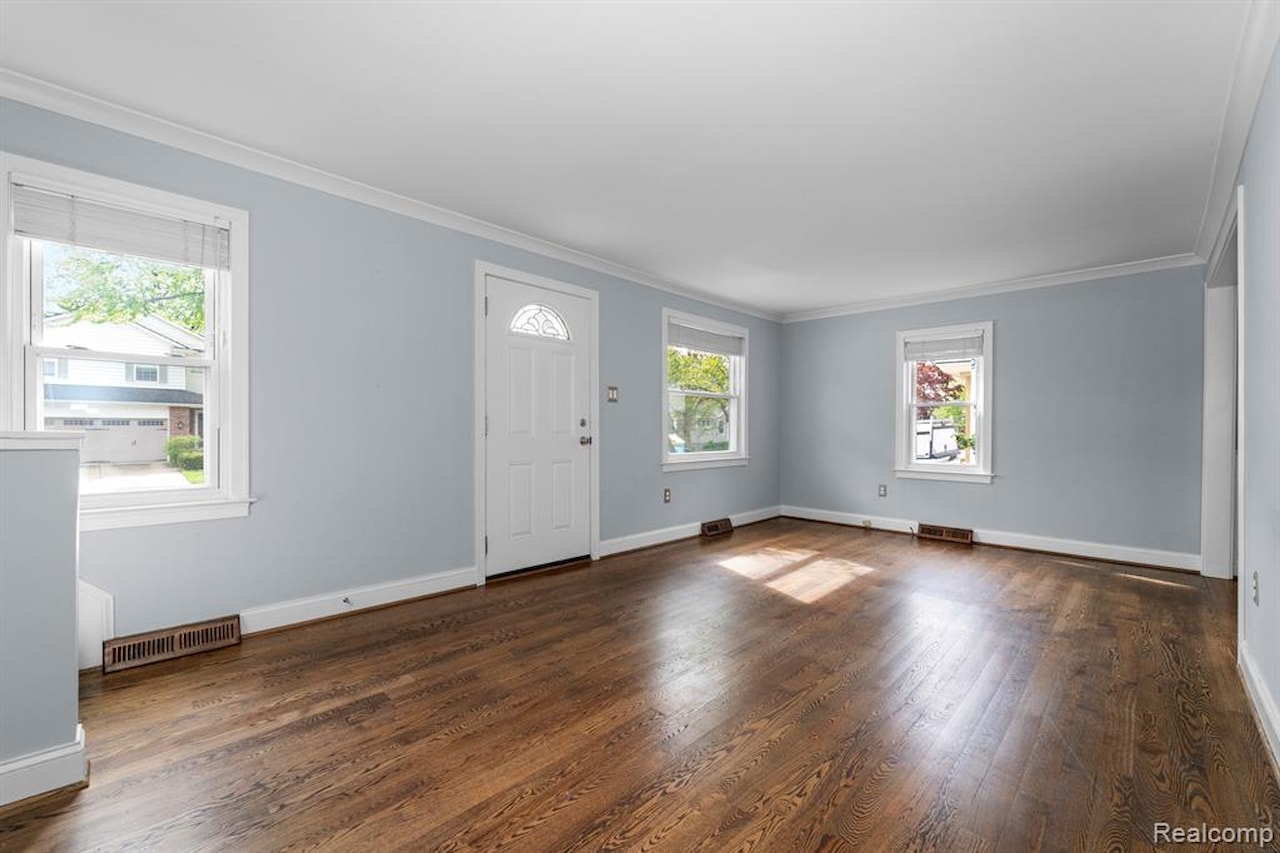 672 Jener Place in Plymouth, MI Photo 11