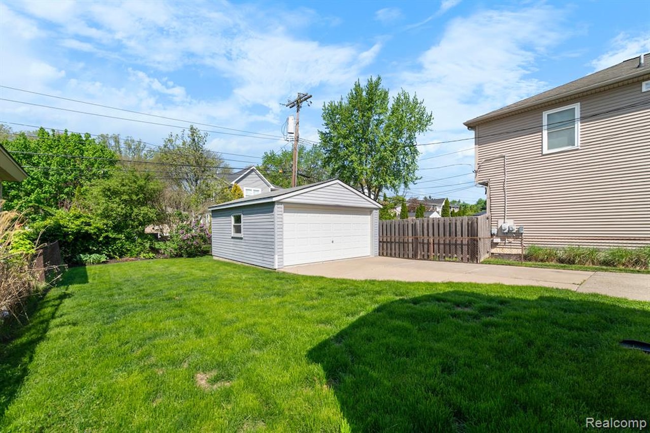672 Jener Place in Plymouth, MI Photo 42