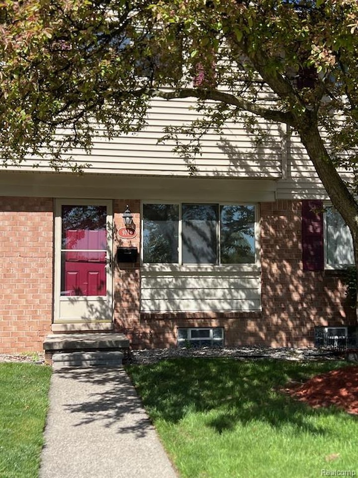 9718 Pine in Taylor, MI