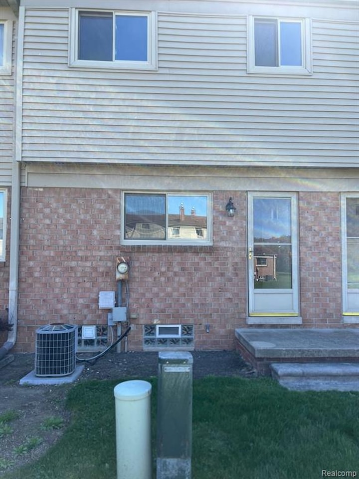 9718 Pine in Taylor, MI Photo 7