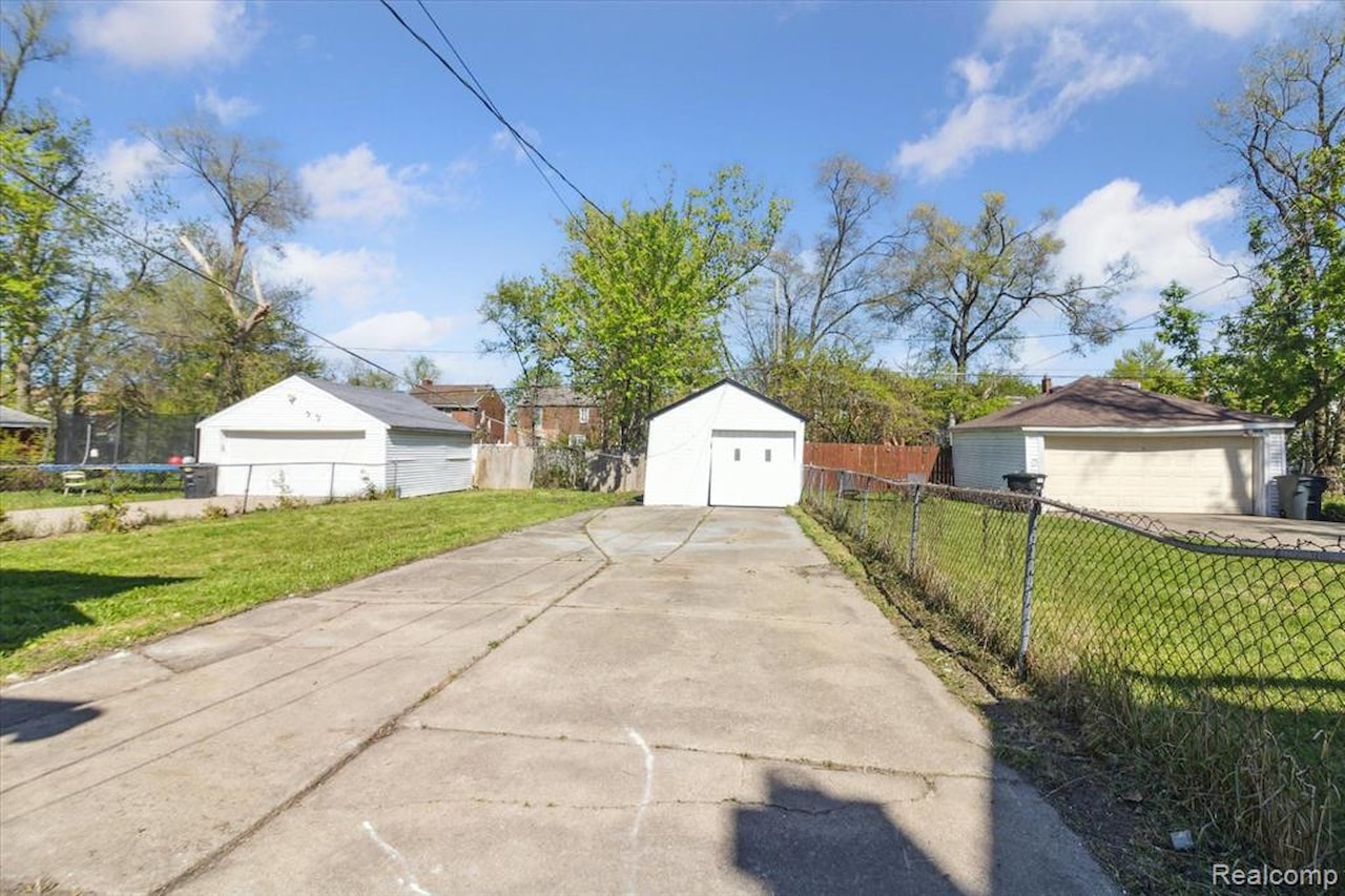 18644 Lauder St in Detroit, MI Photo 36