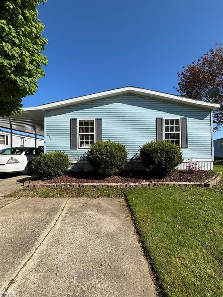 279 Jacqualyn Dr in Lapeer, MI