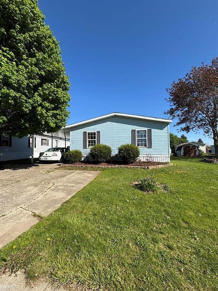 279 Jacqualyn Dr in Lapeer, MI Photo 3