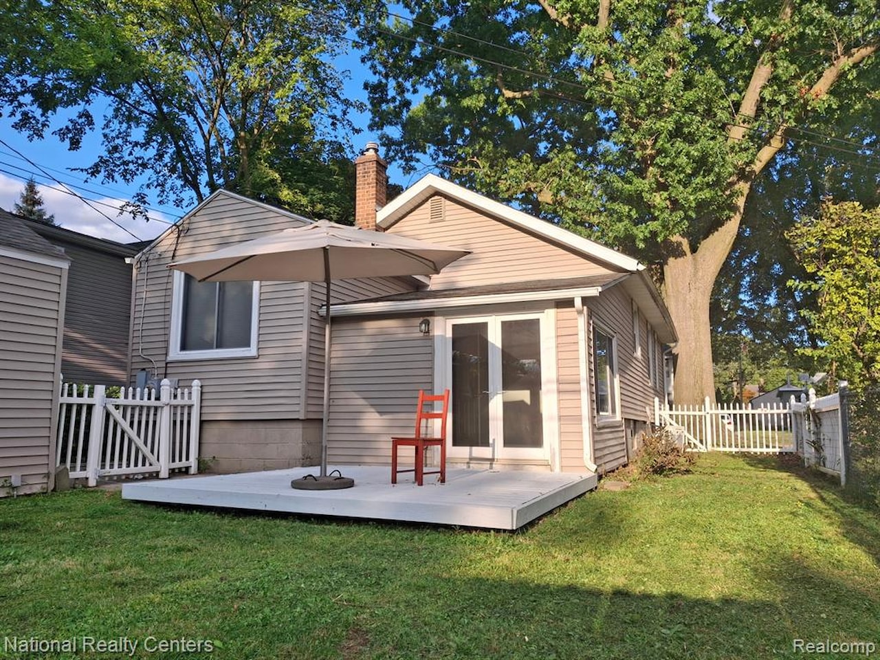 2827 Gardner Ave in Berkley, MI Photo 2
