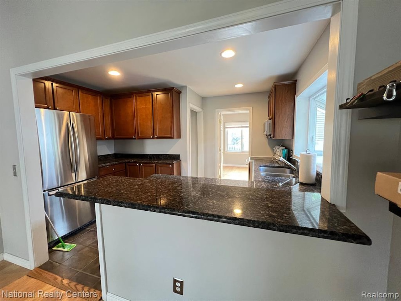 2827 Gardner Ave in Berkley, MI Photo 4