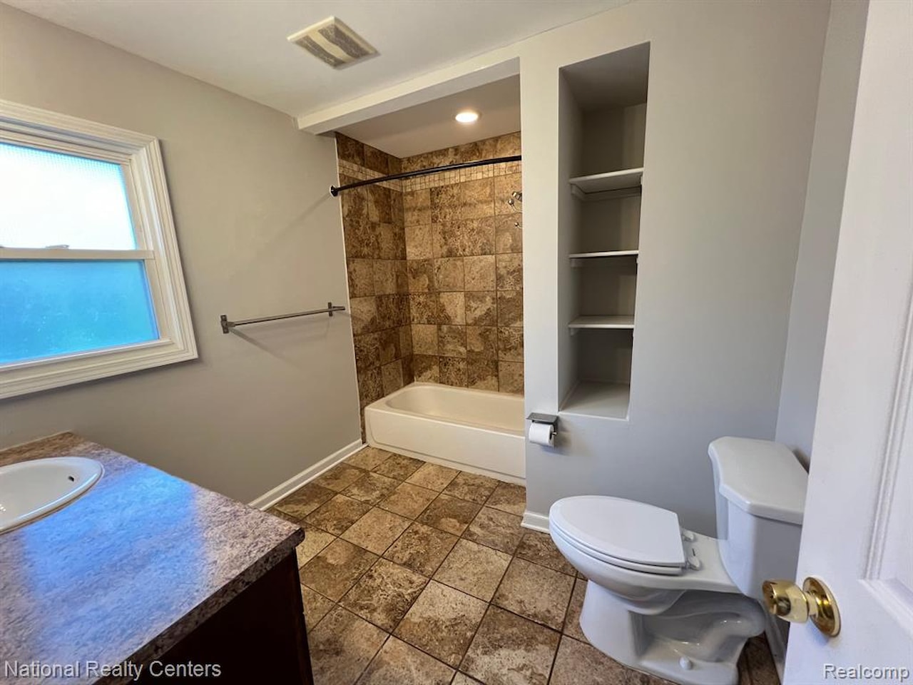 2827 Gardner Ave in Berkley, MI Photo 5