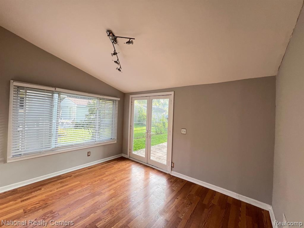2827 Gardner Ave in Berkley, MI Photo 9