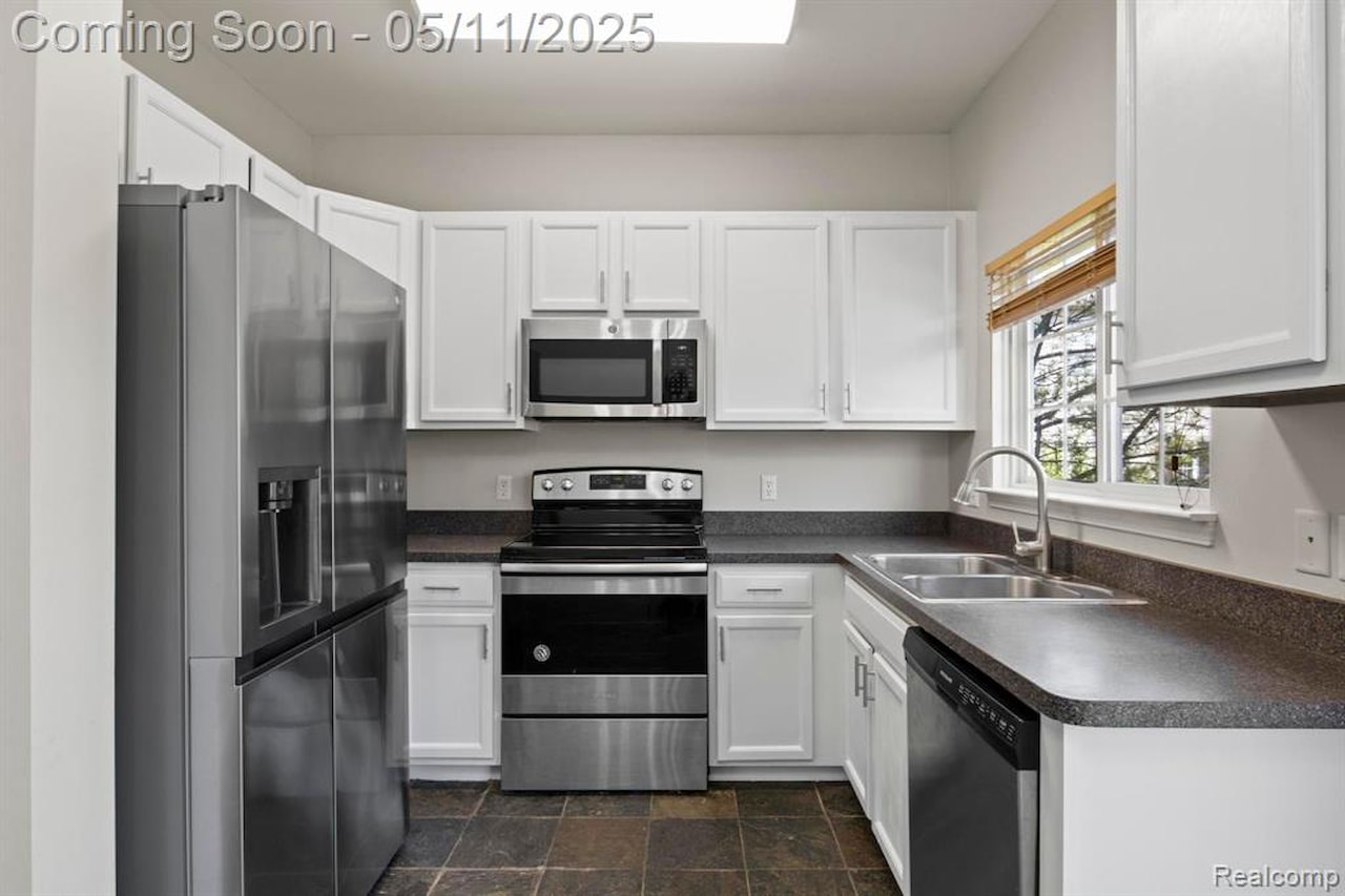 44771 Ellery Ln in Novi, MI Photo 9