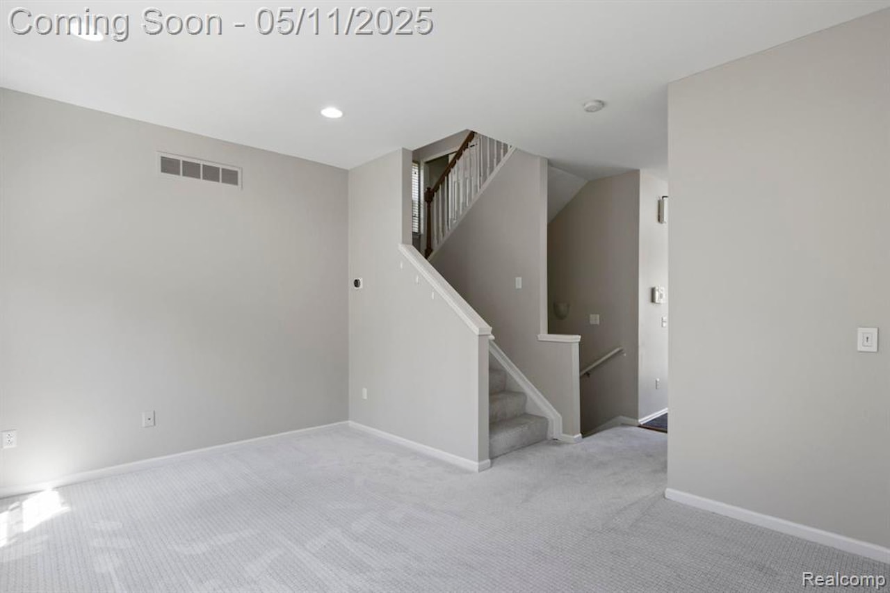 44771 Ellery Ln in Novi, MI Photo 3