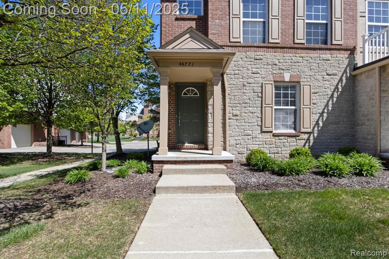 44771 Ellery Ln in Novi, MI