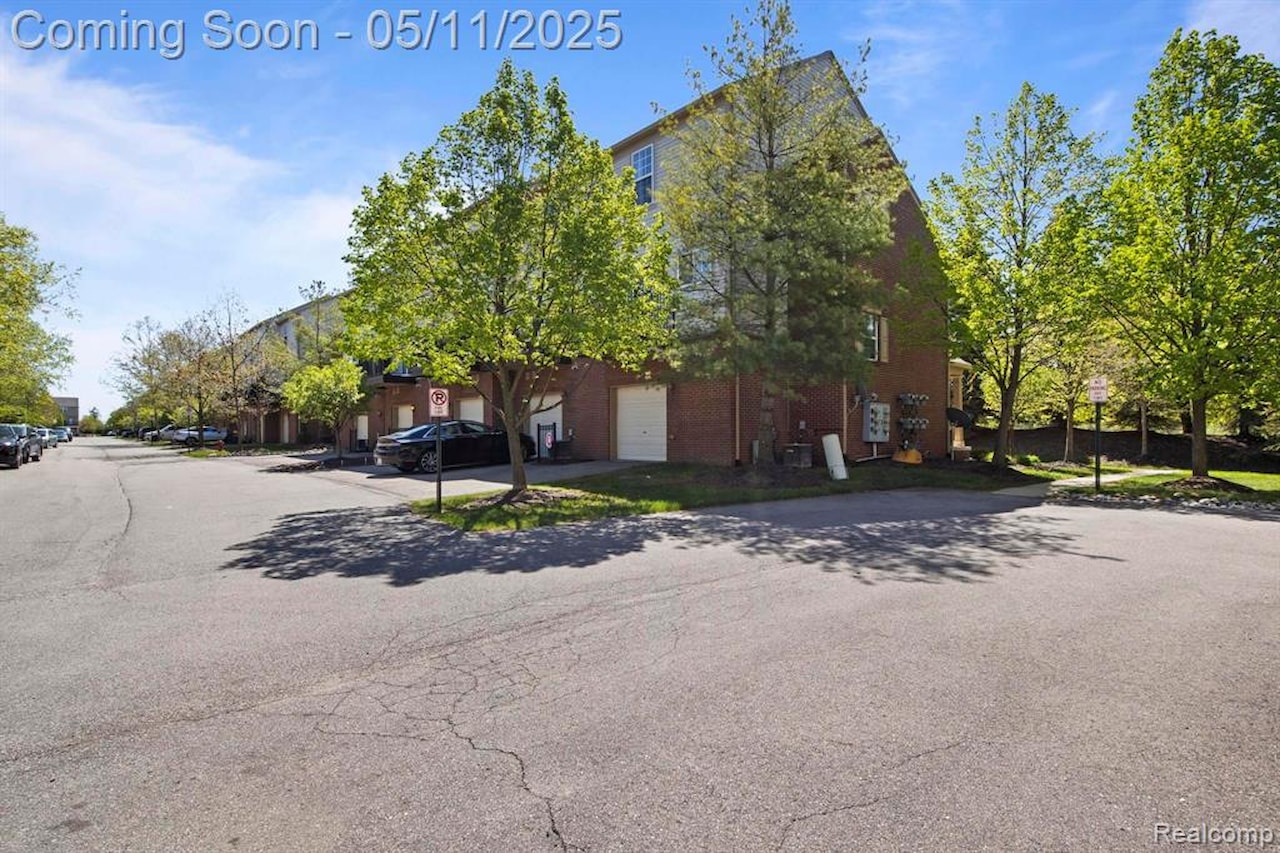 44771 Ellery Ln in Novi, MI Photo 31
