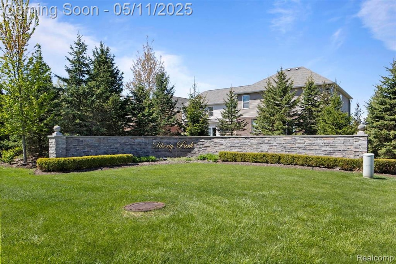 44771 Ellery Ln in Novi, MI Photo 32