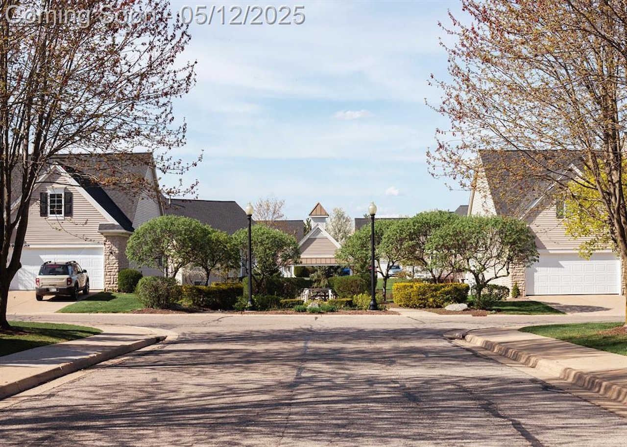 161 Burwyck Park Dr in Saline, MI Photo 5