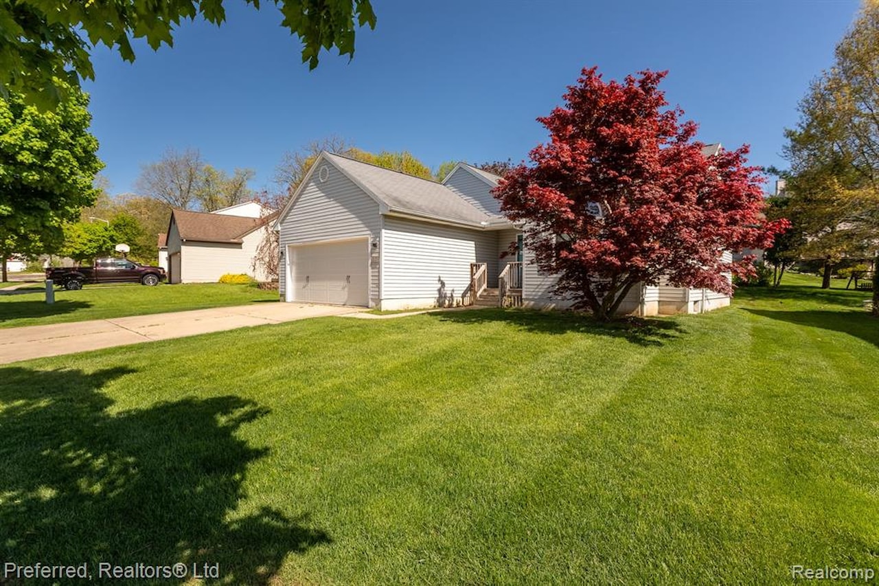 454 Woodland Dr in Saline, MI Photo 35