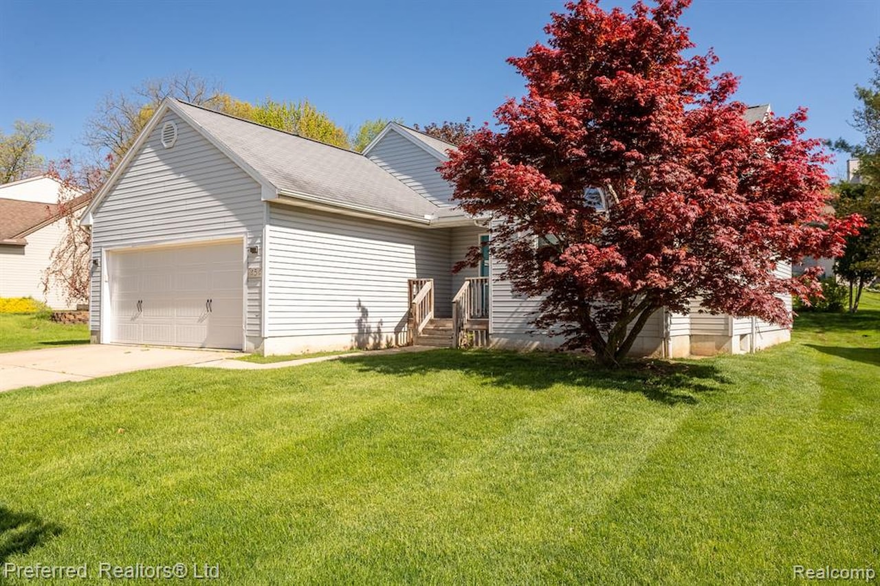 454 Woodland Dr in Saline, MI Photo 37