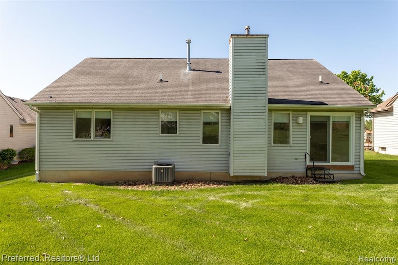 454 Woodland Dr in Saline, MI Photo 28