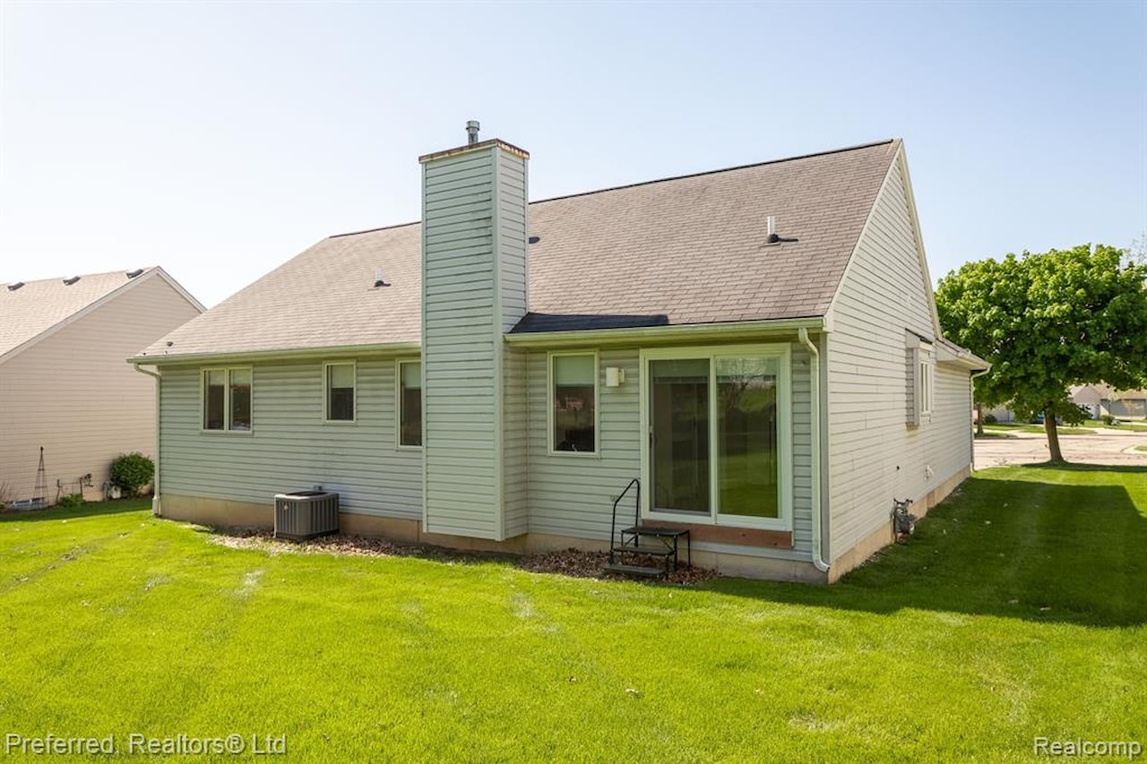 454 Woodland Dr in Saline, MI Photo 29