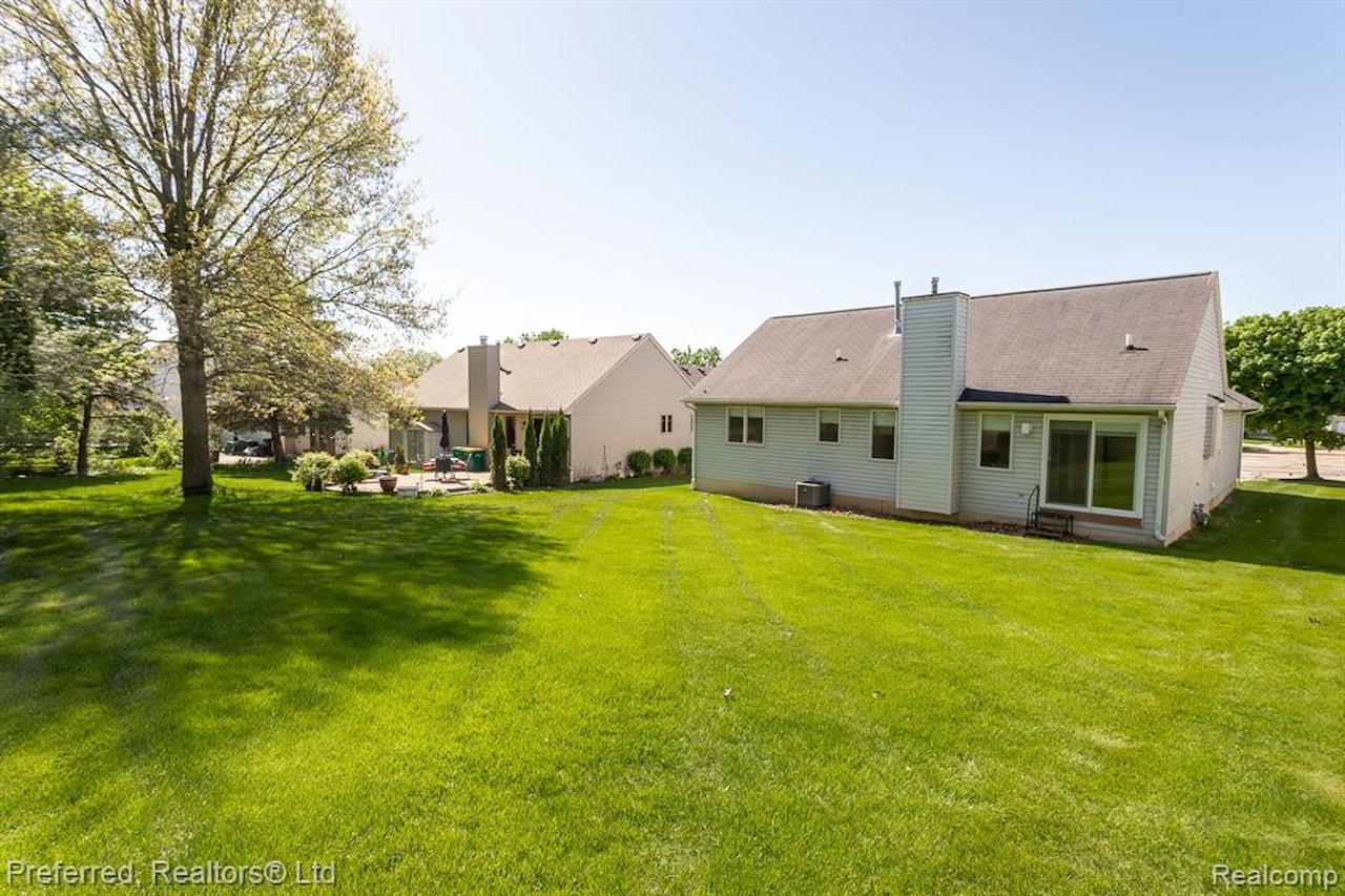 454 Woodland Dr in Saline, MI Photo 30