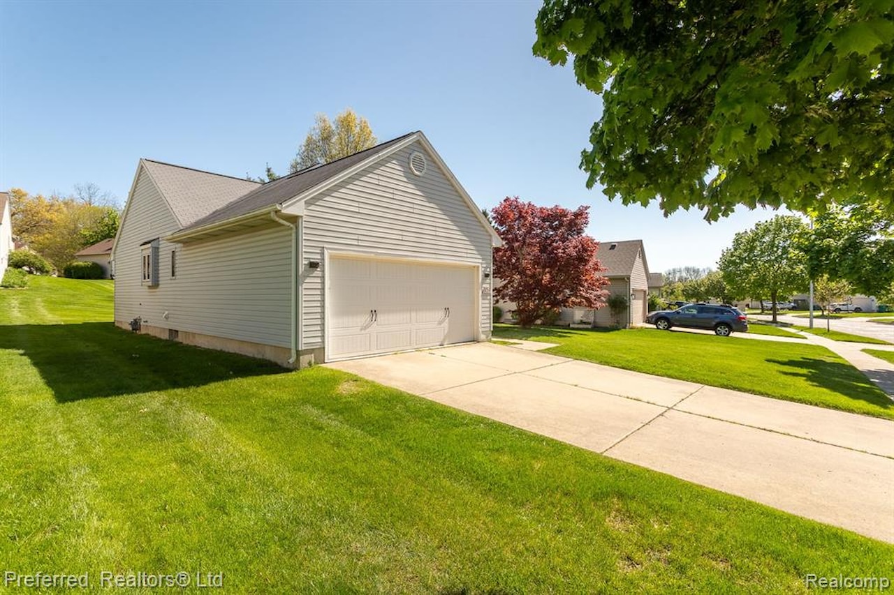 454 Woodland Dr in Saline, MI Photo 34