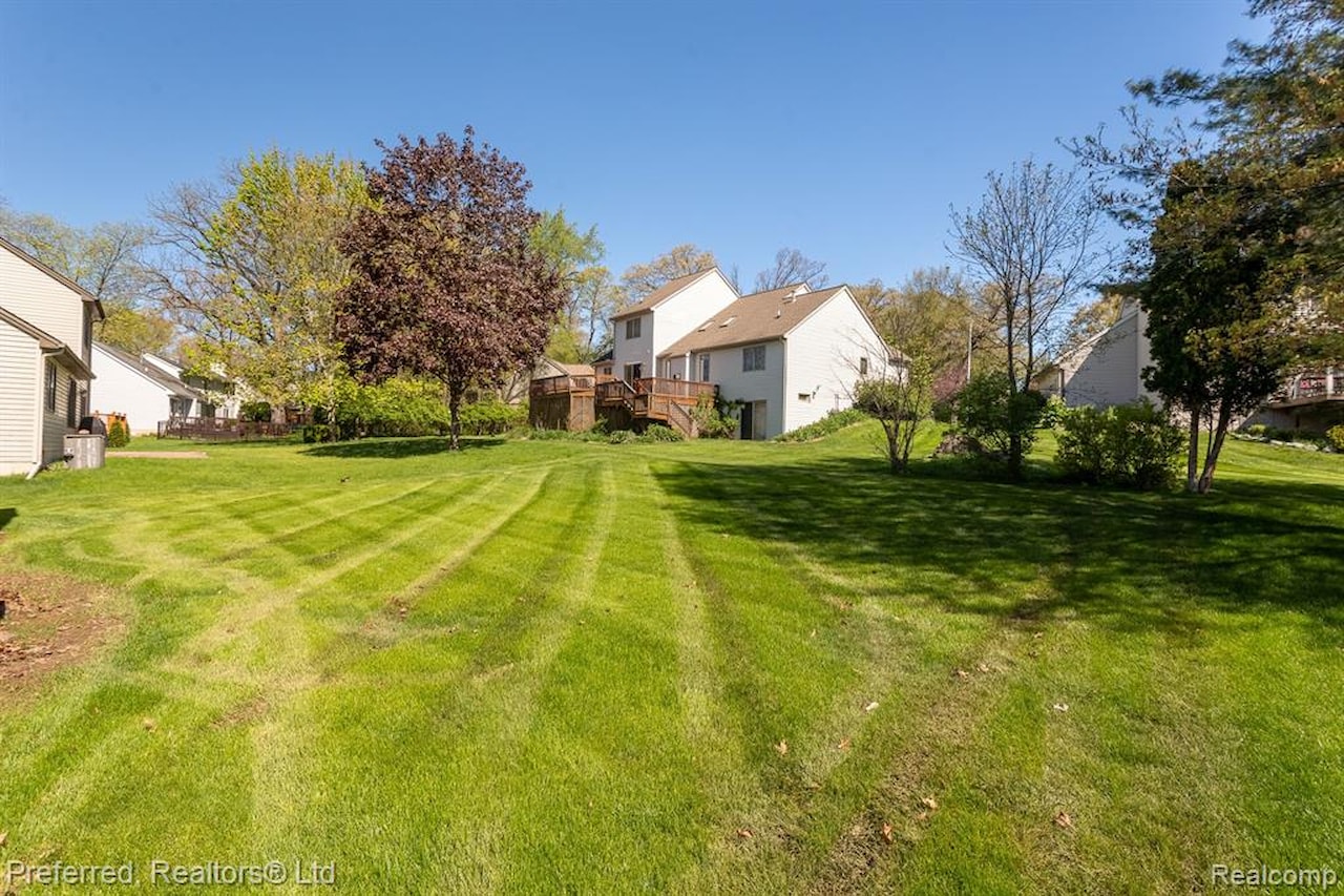 454 Woodland Dr in Saline, MI Photo 32
